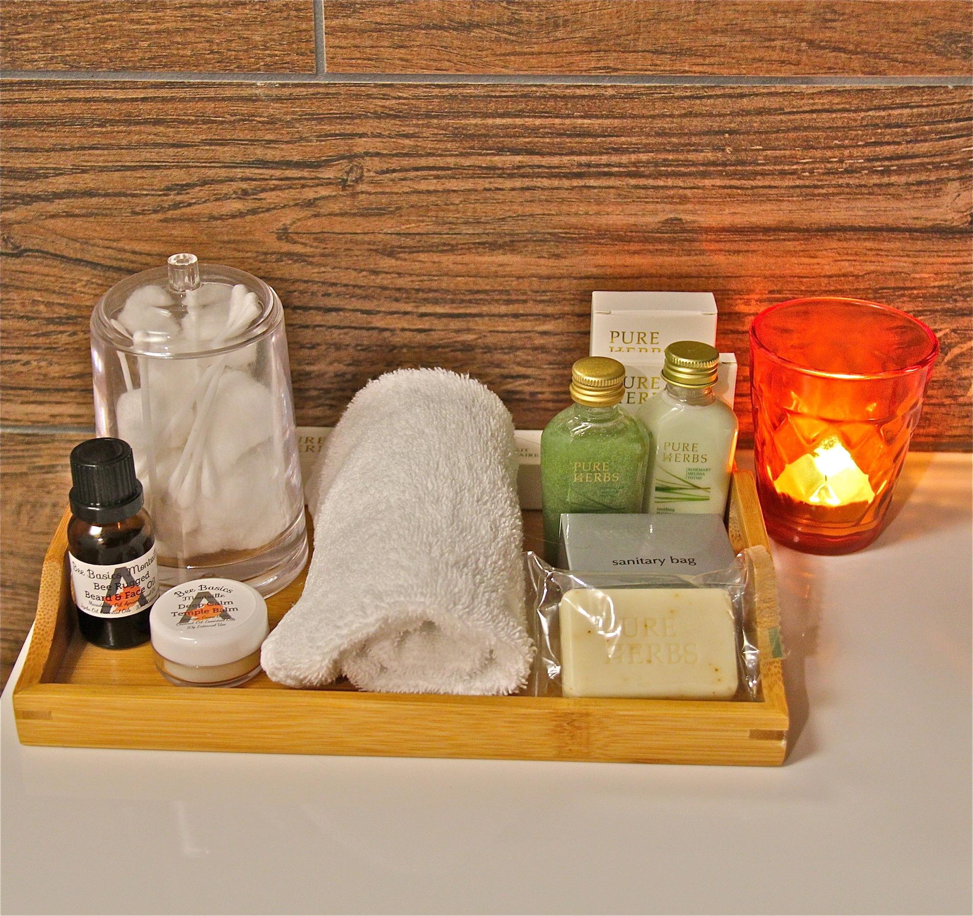 알티튜드 온 몬트빌 호텔 외부 사진 A selection of spa products