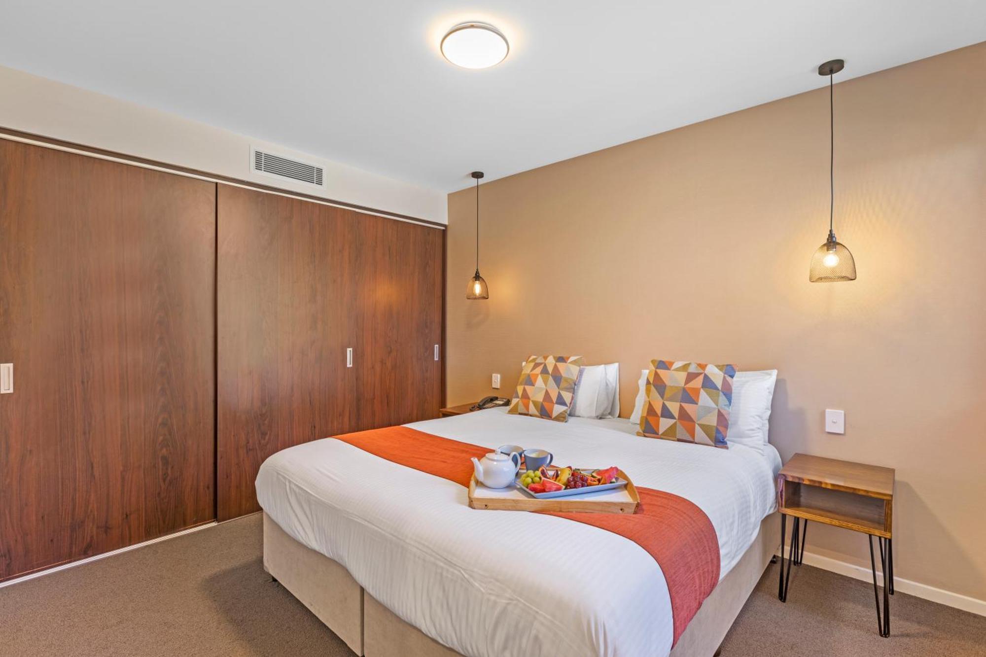 알티튜드 온 몬트빌 호텔 객실 사진 A bedroom at the hotel