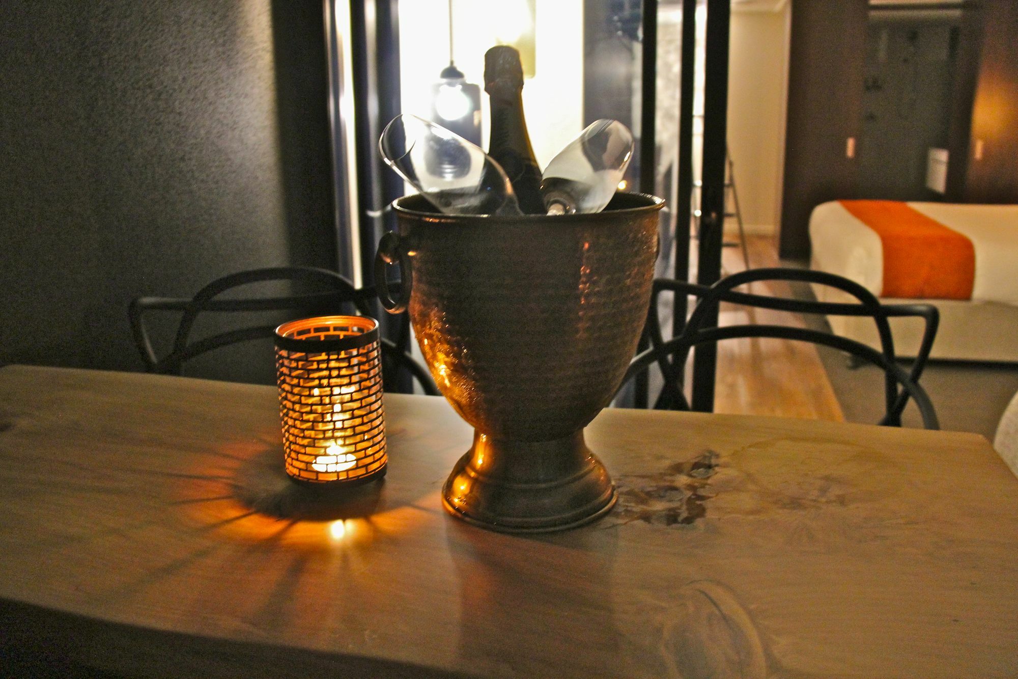 알티튜드 온 몬트빌 호텔 외부 사진 Champagne in a champagne bucket