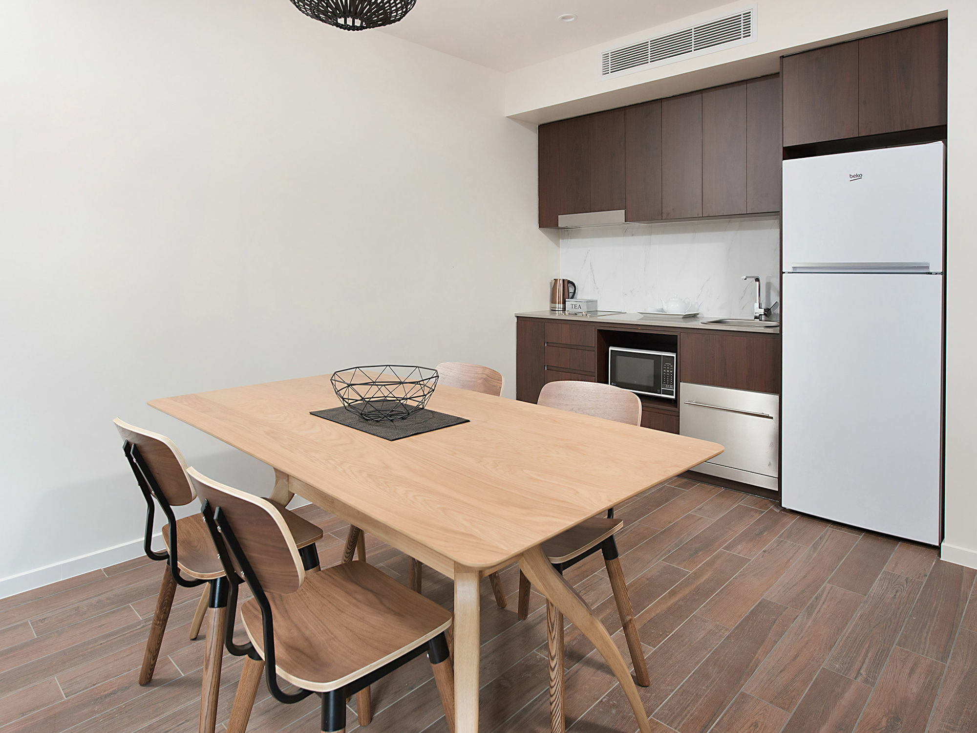 알티튜드 온 몬트빌 호텔 외부 사진 A kitchen in a student apartment at the University of Adelaide